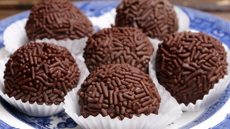 chocolate-brigadeiro-truffles.jpg