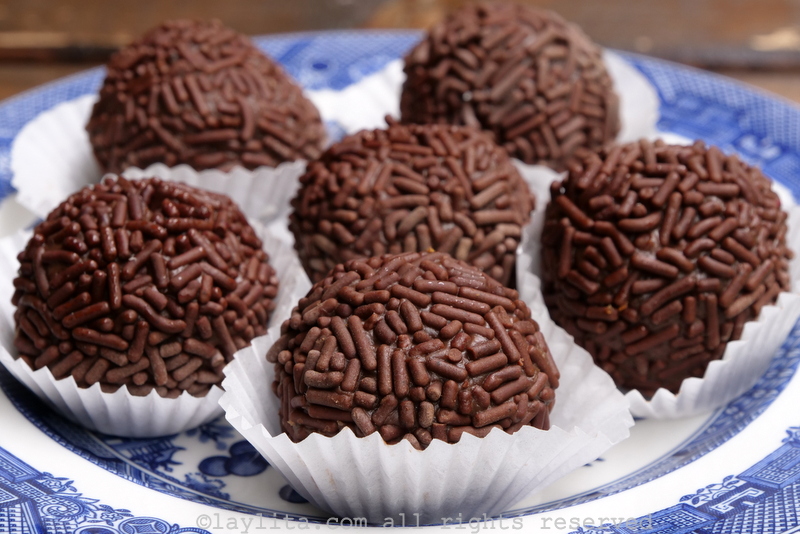 Chocolate-brigadeiro-truffles.jpg